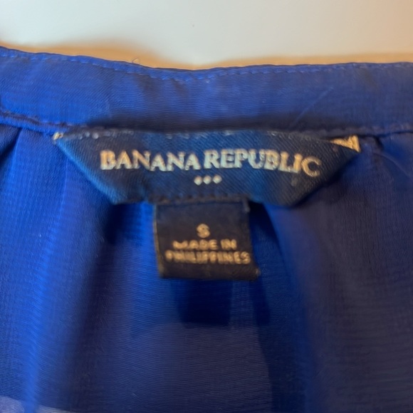 💙BANANA REPUBLIC SHEER BLUE TOP - RUFFLES AROUND THE NECK & FRONT BUTTONS SMALL - Picture 12 of 14